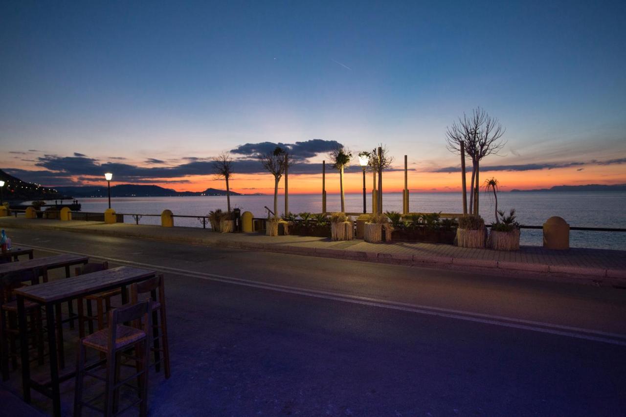 Sea Side Apartament *